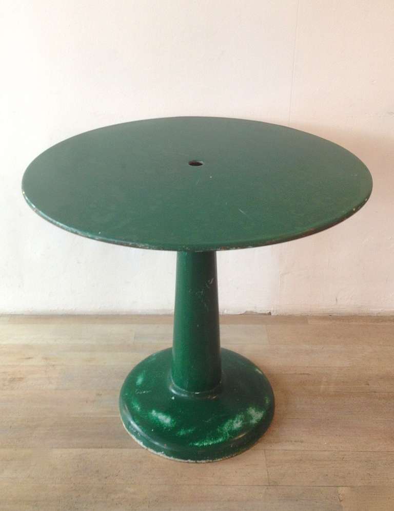 A very beautiful round metal table from the 1950s, designed by Xavier Pauchard, executed by Tolix France. In used condition with nice patina. Diameter 32