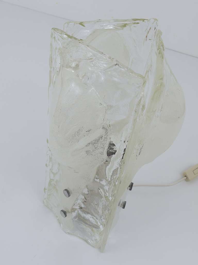 Sculpturale lampe d'appoint de table du milieu du siècle en verre Murano,  Italie, années 1960 en vente 1
