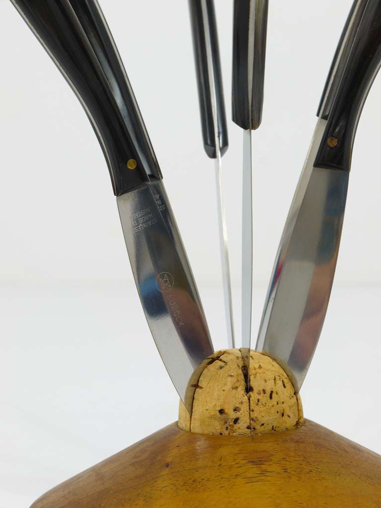 Carl Aubock Walnut Knife Holder with Six Amboss Knives with Horn Handles, 1950s In Excellent Condition For Sale In Vienna, AT