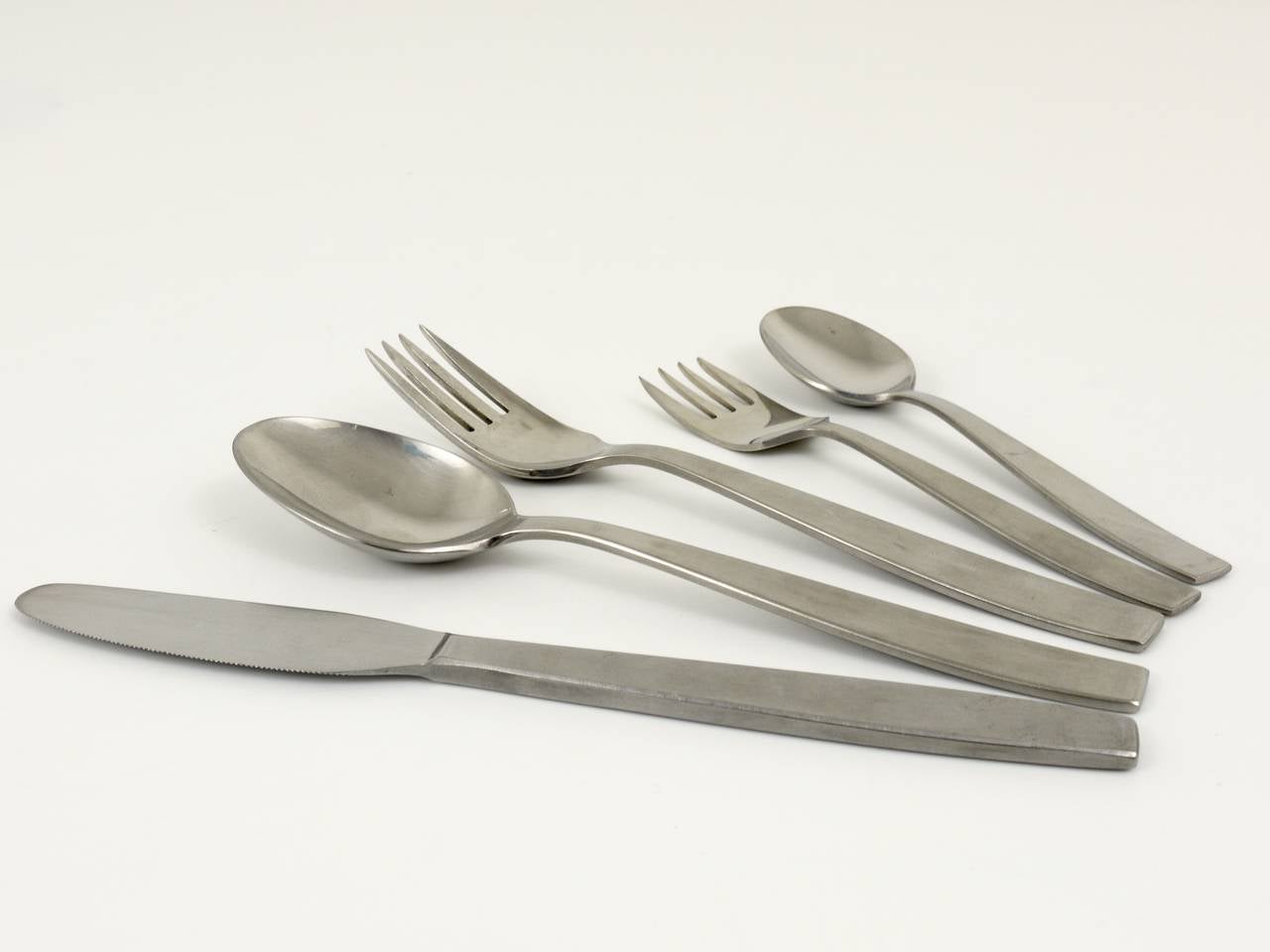 Amboss Austria 2050 Flatware Cutlery for Six by Helmut Alder, 34 pcs.,  1950s In Good Condition For Sale In Vienna, AT