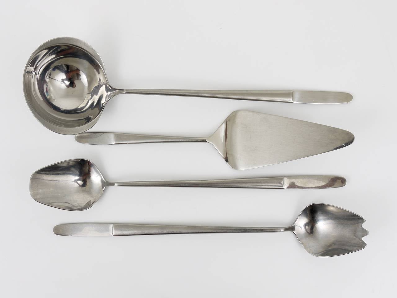 Beautiful modernist flatware from Austria, model 2070, designed by Helmut Alder, executed by Amboss Austria in the 1960s. High-quality flatware, made of stainless steel.
For 12 persons, consists of 12 big spoons, forks and knives and 12 smaller