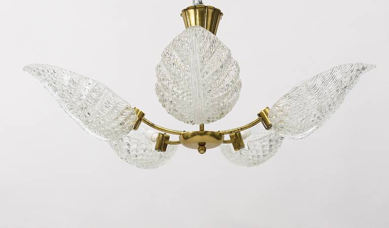 Italian Mid-Century Barovier & Toso Style Murano Glass Leaves Brass Chandelier, Italy