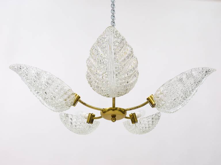 Mid-Century Barovier & Toso Style Murano Glass Leaves Brass Chandelier, Italy In Good Condition In Vienna, AT