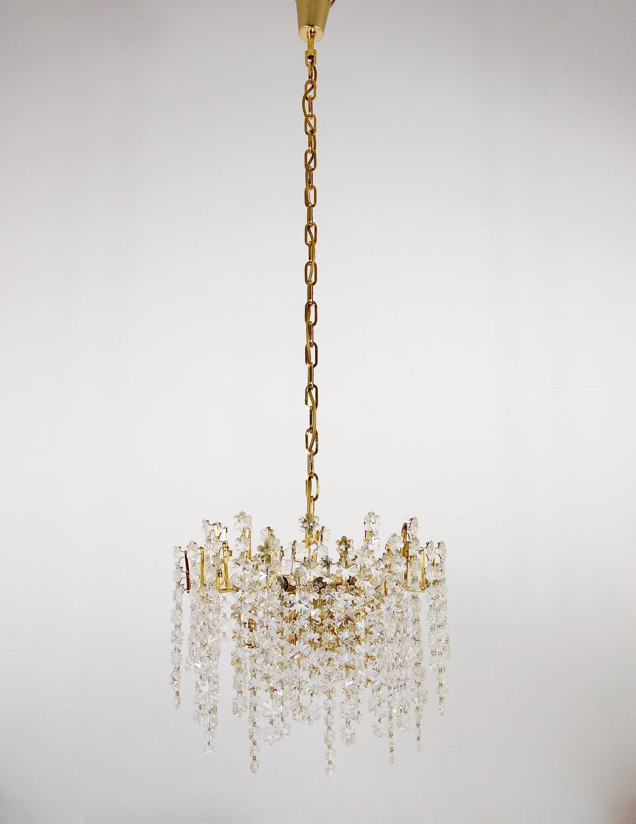 Mid-Century Modern Bakalowits Vienna Gold-Plated Snowflake Crystal Glass Brass Chandelier, 1970s For Sale