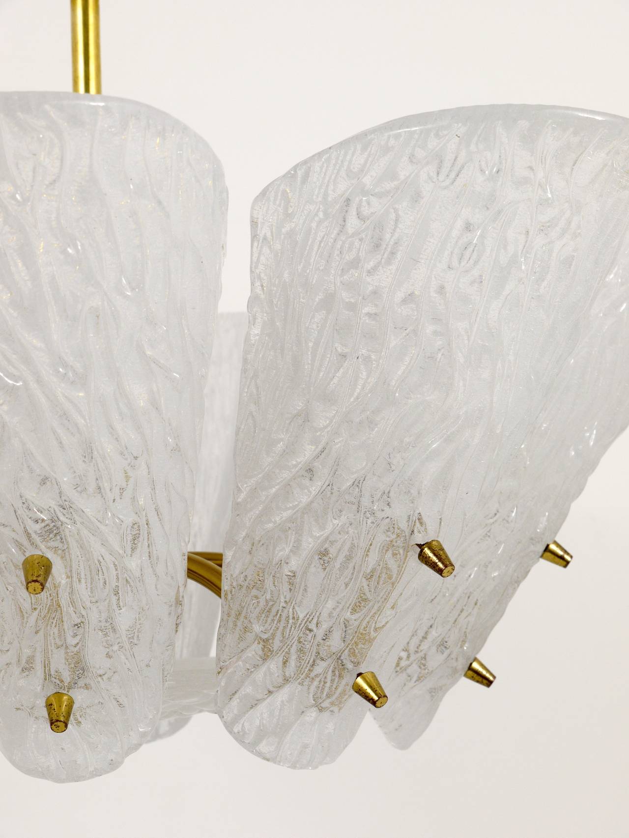 J. T. Kalmar Midcentury Brass Chandelier, White Textured Glass , 1950s In Good Condition For Sale In Vienna, AT