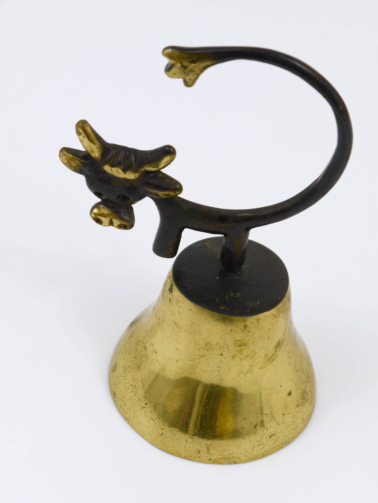 A charming Austrian table bell, displaying a nice cow. A very humorous design by Walter Bosse, executed by Hertha Baller Austria in the 1950s. Made of brass, in good condition with nice patina.