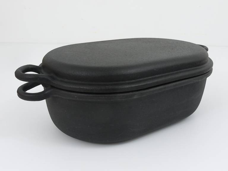 oval cast iron pot