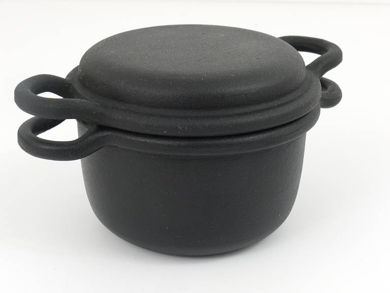 Carl Auböck Cast Iron Oven Cookware Casserole, Ostovics, Austria, 1970s In Excellent Condition In Vienna, AT