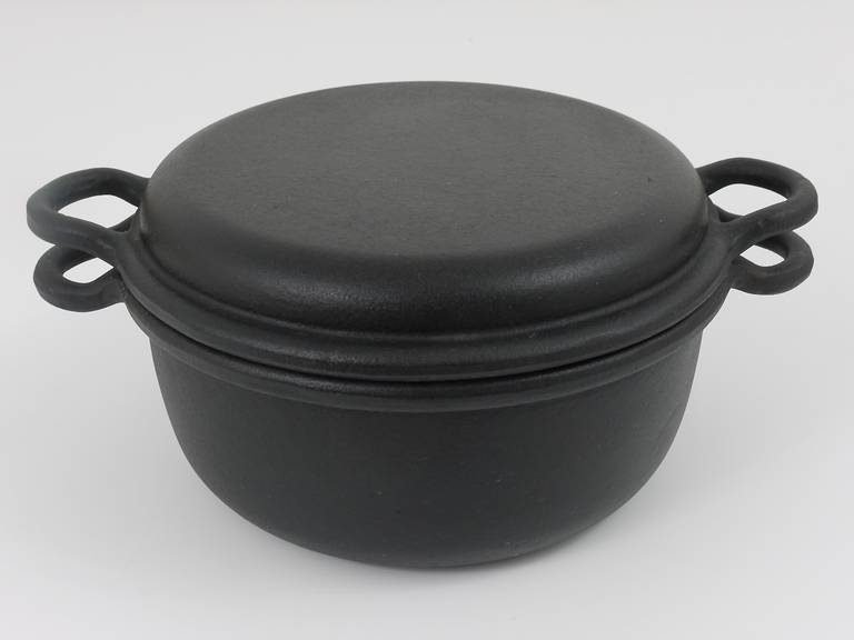 Carl Auböck Cast Iron Oven Cookware Casserole for Ostovics, Austria, 1970s In Excellent Condition In Vienna, AT