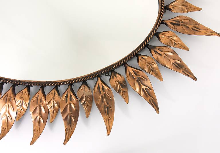 Oval French Copper Sunburst Wall Mirror with Leaves, 1970´s In Excellent Condition In Vienna, AT