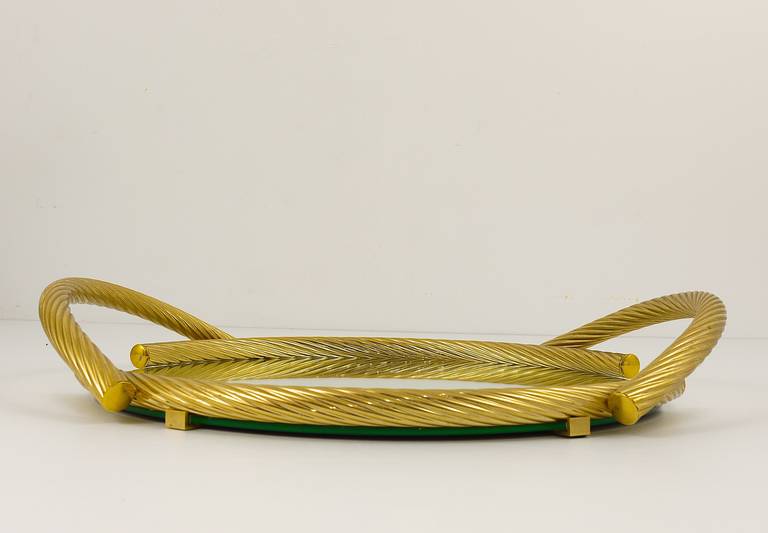 An elegant French rope serving tray with mirror and two handles, made of gilt metal, from the 1970s. In very good condition, with marginal patina. 17 x 18 1/2 in.
