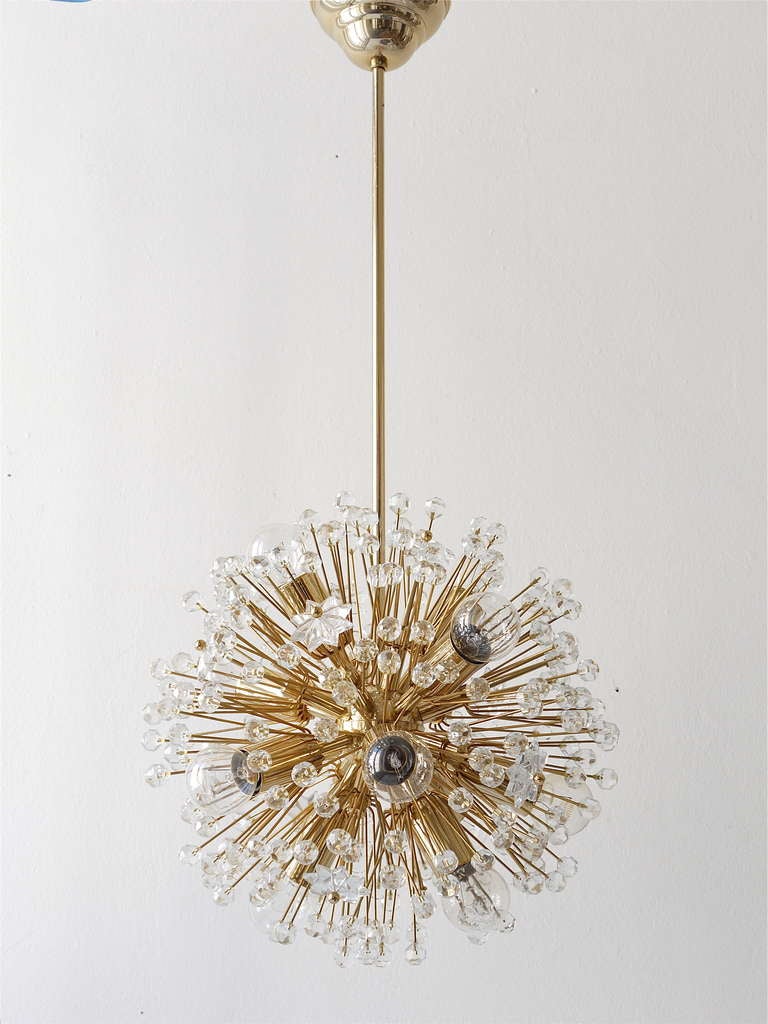 Mid-Century moderno Lampadario a sfera Emil Stejnar placcato oro del Medioevo, anni '70 in vendita