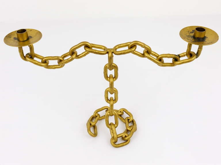 Very beautiful nautical candleholder, made of an iron chain, golden painted. In the manner of Franz West. Good craftsmanship. In good condition with nice patina. Measurements: height: 13 1/2