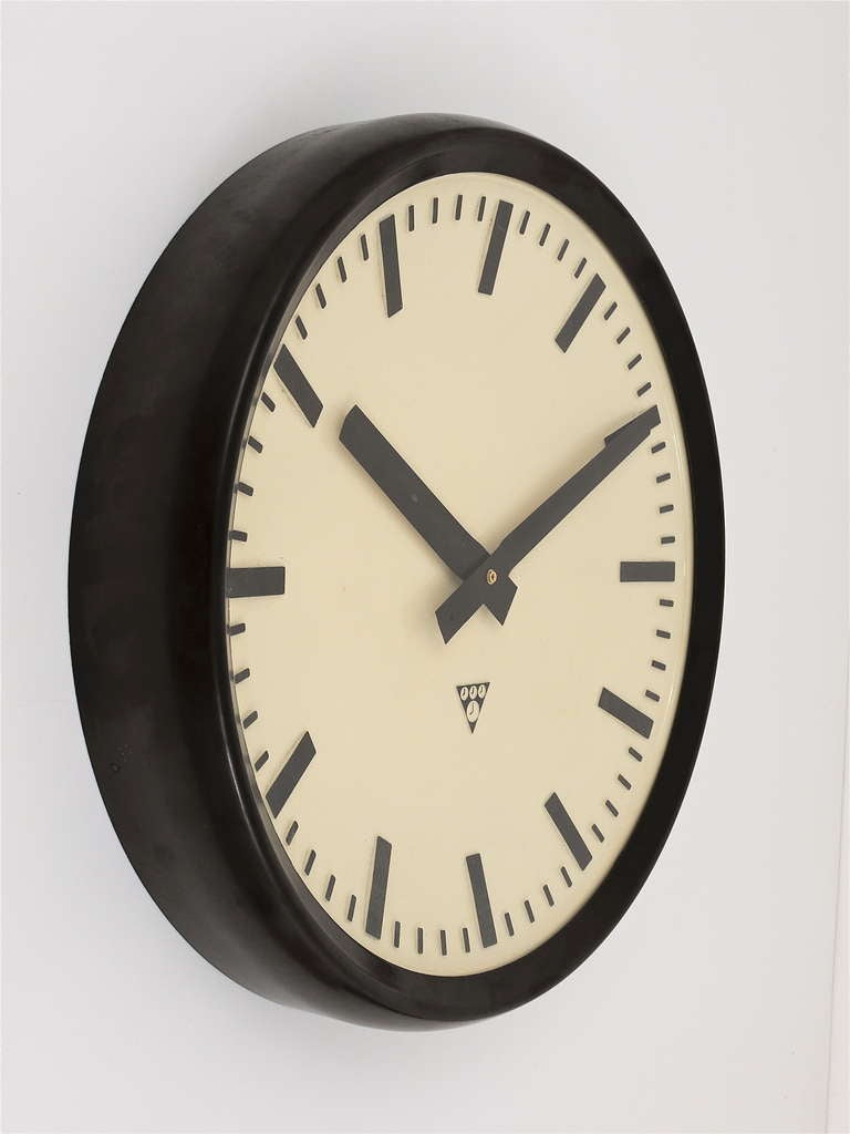 Very Big Bakelite Industrial Train Station Wall Clock In Excellent Condition In Vienna, AT