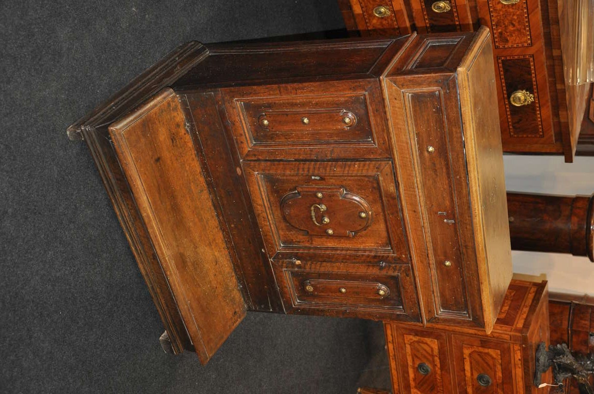 A Very Fine Italian Kneeling Stool 17th Century