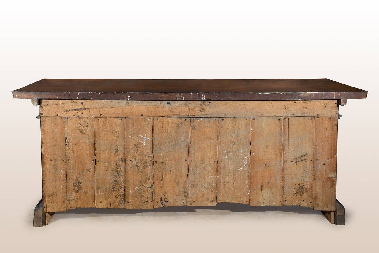 Bolognese Credenza, 17th Century In Excellent Condition For Sale In Formigine Modena, IT