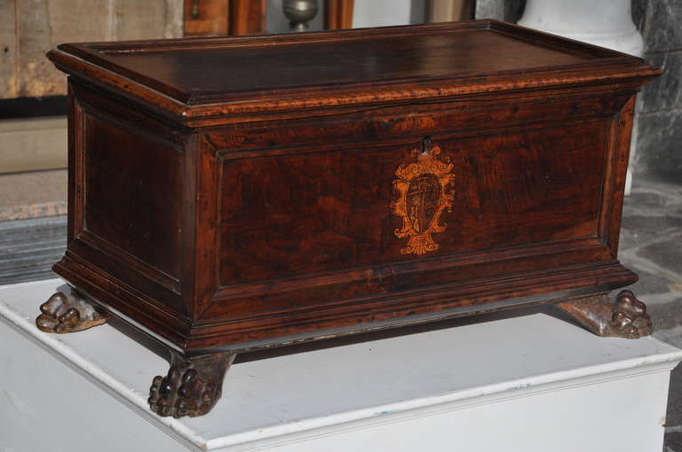 An italian XVI century casket, with four lions feet, framed on the front, on the sides and on the top.
On the front the family crest.
The chest is in perfect condition of patina and use.
Emilia- Toscana Sec. XVI
cm 36 x 70 x 33