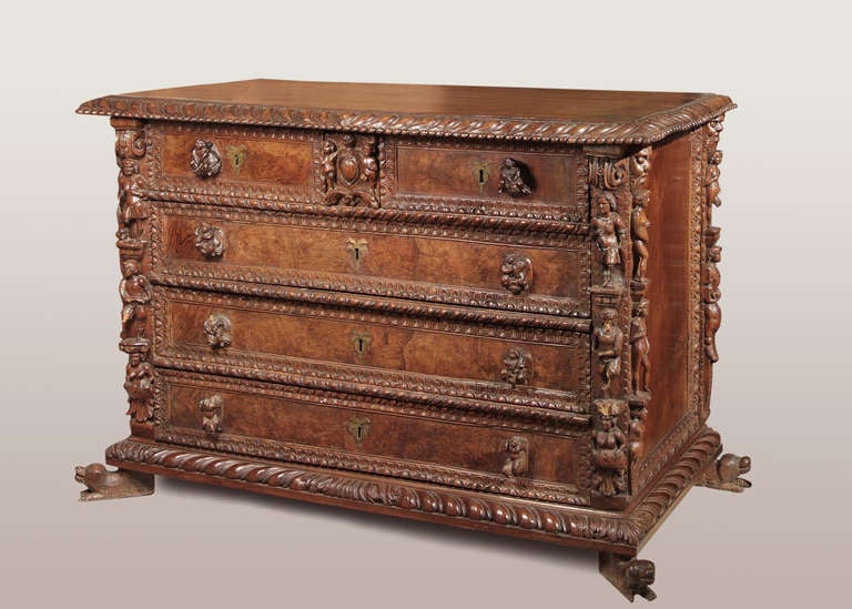 A fantastic Italian walnut and burl walnut chest of drawers 