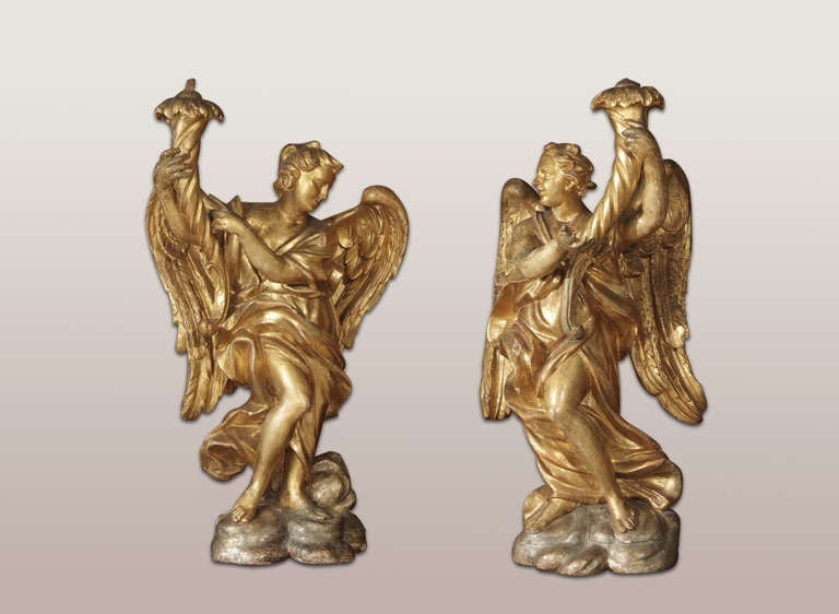 A very fine pair of italian candle bearing angels.  Carved and gilded wood.  Italia  Genoa Sec. XVII

Height cm 100  inc. 39.37
Lenght 50 cm   inc. 16.68 
Depth 45 cm    inc.  17.7