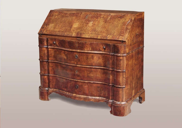 A 18th c. italian walnut bureau Emilia - Veneto