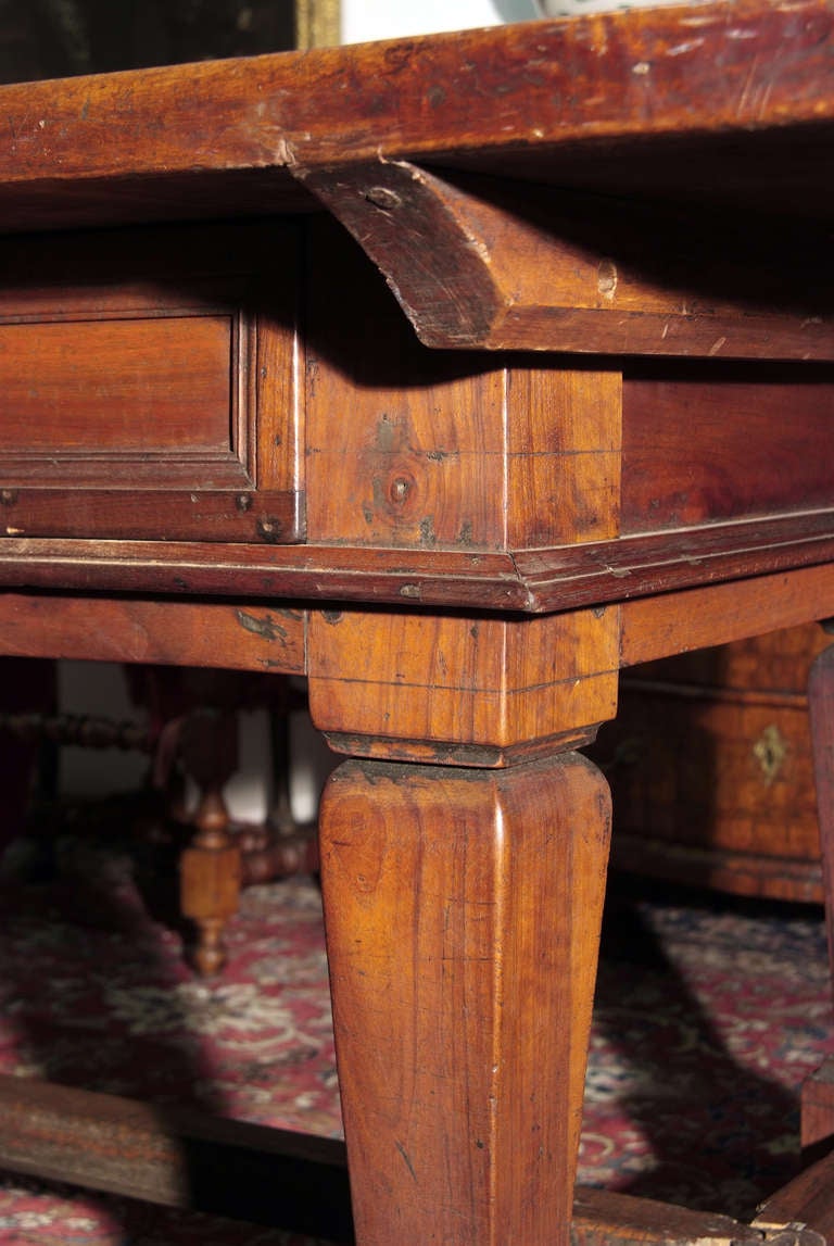 A 17th c.italian walnut table

Two drawers on the front over four baluster square feet.
cm 82 x 220 x 92 
inc. 32,28 x 86,61 x 36,22