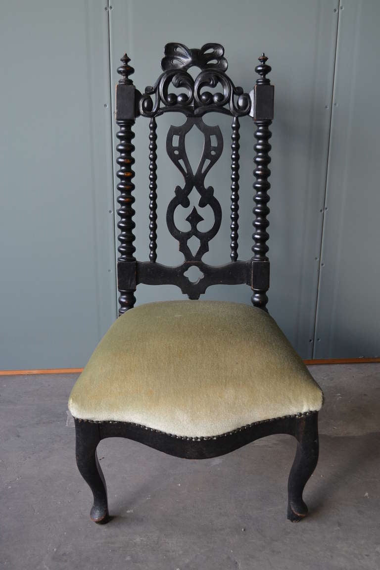 This nursing chair with it's beautifully executed back will be an asset to anybody's home.

The aforementioned sizes are indicative, please contact our office for the exact dimensions.
