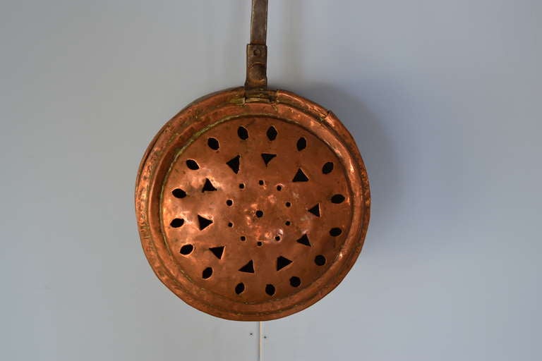 Seltene frühe und rustikale 18. Jahrhundert handgefertigte holländische Kastanienröster (Louis XVI.)
