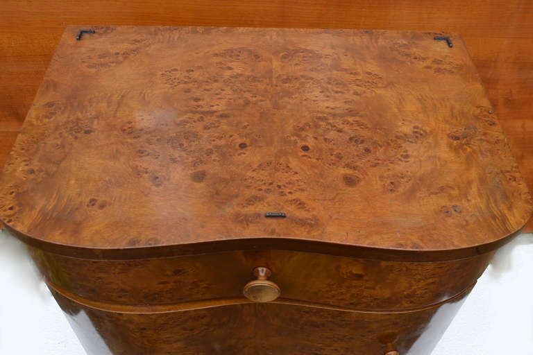 Dutch Pair of Continental Art Moderne Side Cabinets in Burr Walnut Veneer For Sale
