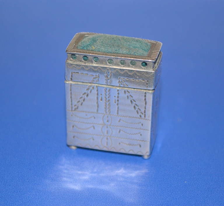 Rare Dutch Silver Snuff-Box in the Form of a Cabinet In Excellent Condition For Sale In Werkendam, NL