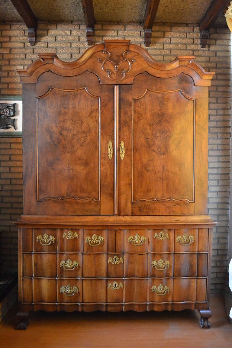 A superb Louis XIV walnut armoire. The upper part with two cupboard doors with a remarkable 'bouquet of flowers' veneer, the inside fitted with a smaller shelf and two drawers.
The lower part with two smaller and two larger drawers, on shaped