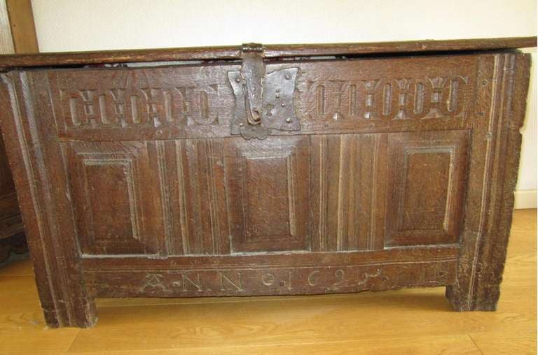 The rectangular plank top mounted with three iron strap hinges, dated 1697.

Provenance: Aberson antiques (Aberson Estate).

The aforementioned sizes are indicative, please contact our office for the exact dimensions.