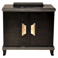 Petite shapely Art Deco chest of drawers