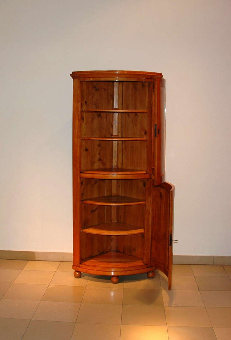Biedermeier Corner Cabinet Made Of Cherry Wood 1830 In Excellent Condition In Senden, NRW