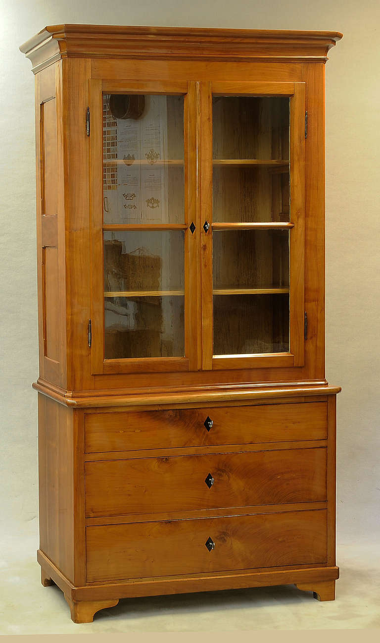 Dresser with glass top

    - Solid cherry wood,

    - Biedermeier, southern Germany 1835,

    - Shellac French polish

Width: 97.00 cm Height: 195.00 cm, depth: 53.00 cm

 

Country of Origin: Germany
year of construction: