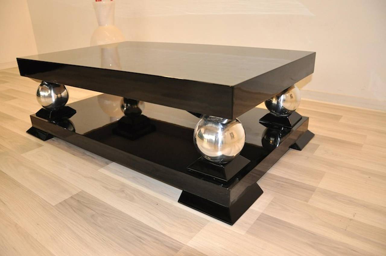 Glorious coffee table

    - Electroplated chrome legs
    - Glossy / Black
    - Great design