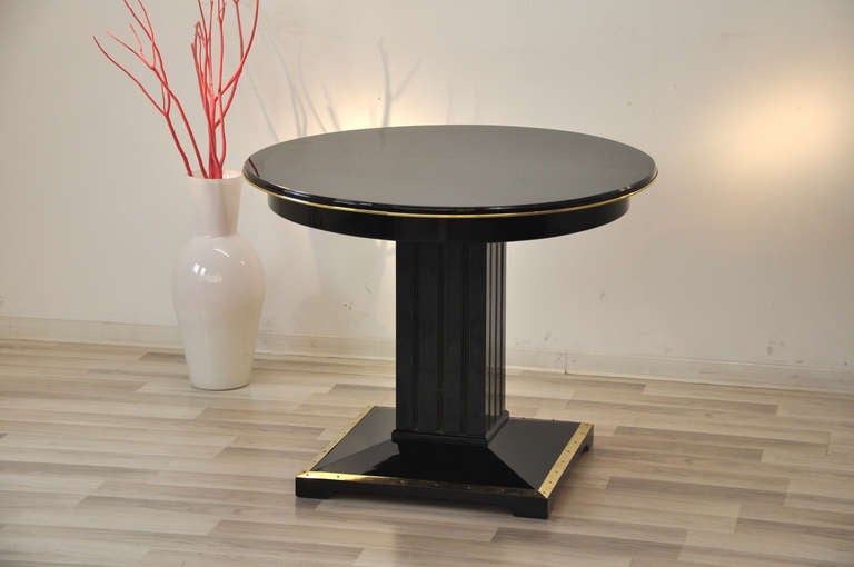 Art Deco coffee table

    - round top plate with lacobell glass plate
    - Brass strips
    - stable state

Country of Origin: France
year of construction: 1935
Refurbished: 2013
color: black
surface: mirror finish
material: