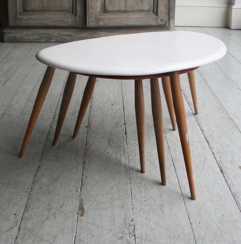 Nest of Painted Ercol Pebble Tables In Excellent Condition For Sale In Los Angeles, CA