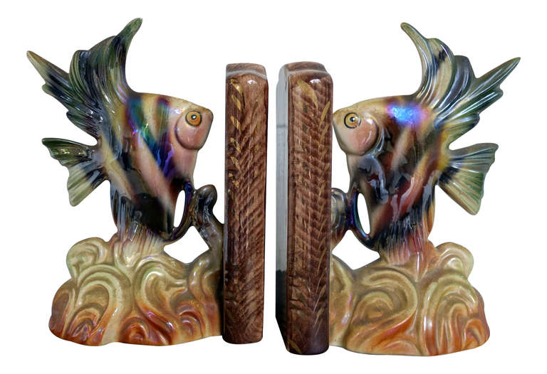 Pair of painted ceramic tropical fish Art Deco bookends. In very good condition.