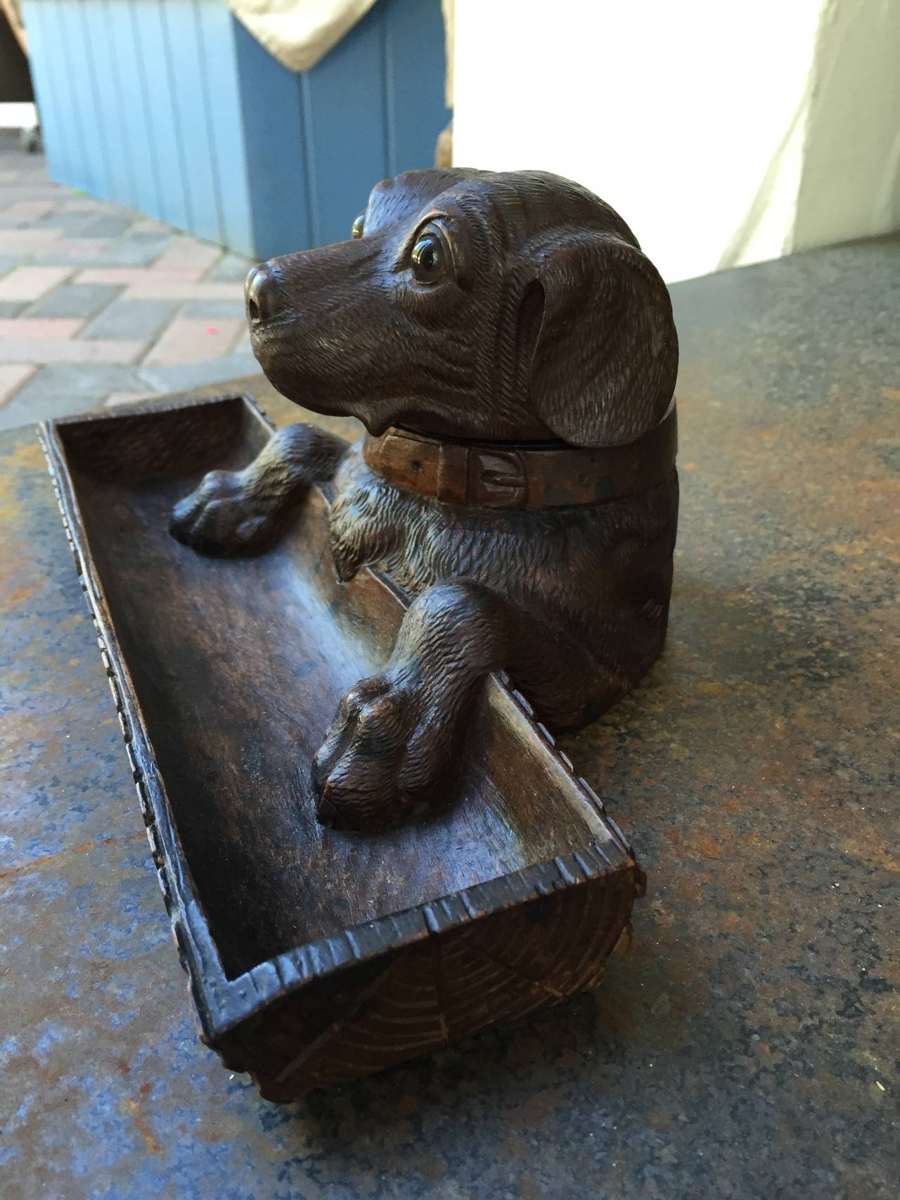 Well carved clack forest dog inkwell, circa 1900. In excellent condition.