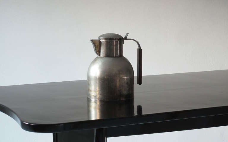 Silverplated brass pot with wooden handle. Similar to designs of Gio Ponti. Good overall vintage condition with visible wear to the silverplating. Italy 1940s. H. 25 cm, D. 18 cm (without handle)