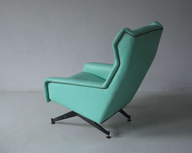 Mid-Century Modern 1950s Italian Mid-Century Sculptural Armchair For Sale