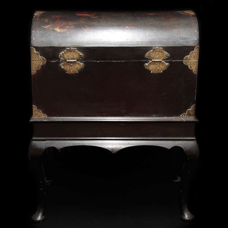 18th c  English Trunk, chinese laque In Good Condition In Esbeek, NL