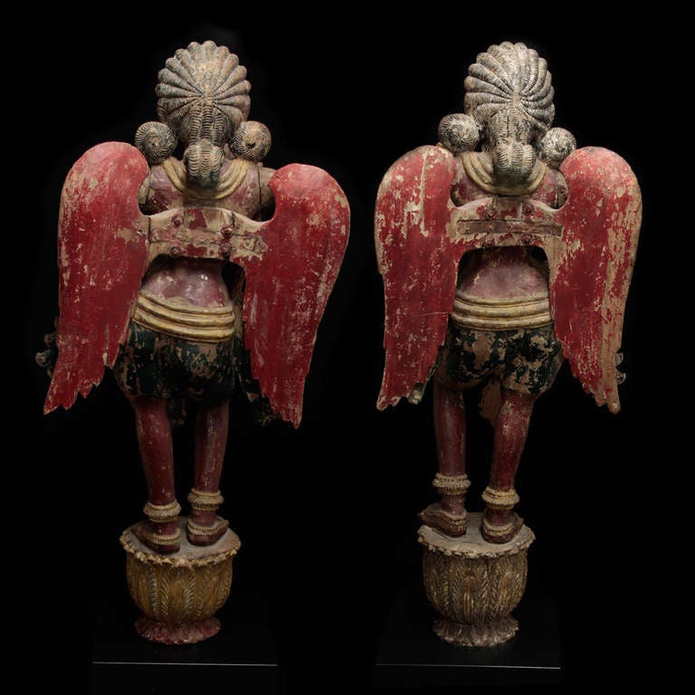 Paire d'anges indiens en bois, circa 1800 Bon état à Esbeek, NL