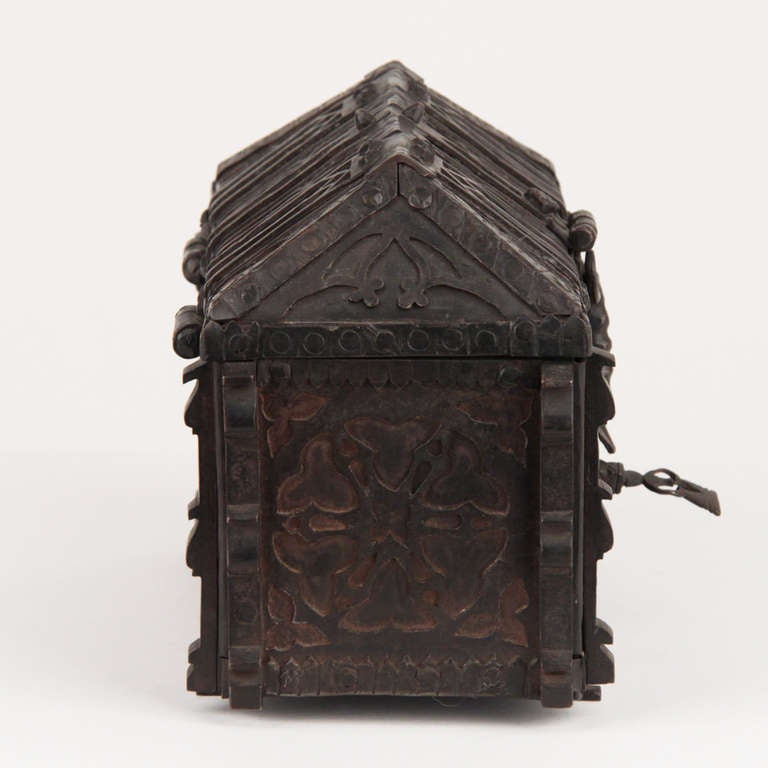 Französisch Gothic Revival Schmiedeeisen Sarg um 1850 (19. Jahrhundert)