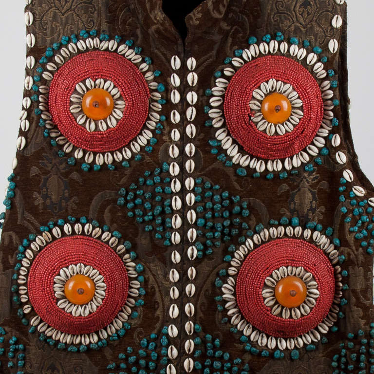 19th century Tibetan beaded garment with semi-precious stones In Good Condition In Esbeek, NL