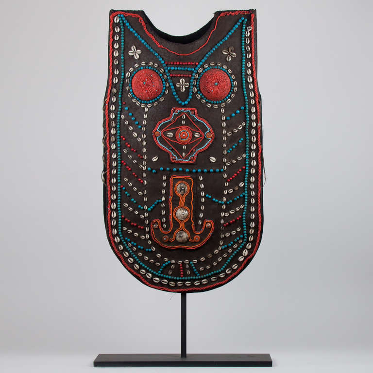 2nd part 19th century Tibitan beaded garment with turquoise, amber, coral and cowrie on metal stand in good condition.
Very ornamental
height including foot 131 cm