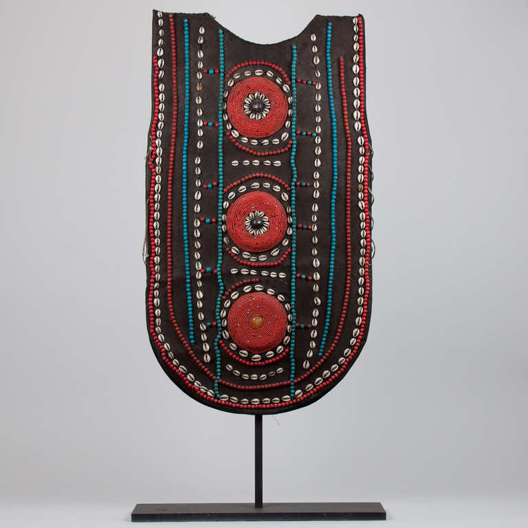 19th century Tibitan beaded garment with semi-precious stones In Good Condition In Esbeek, NL