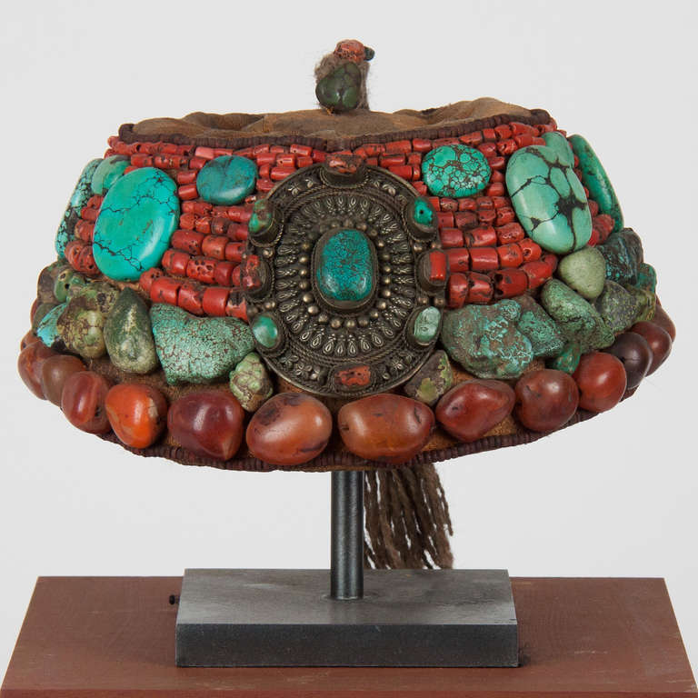 2nd part 19th century Tibetan beaded cap with metal,turquois,amber,coral on metal pedestal-stand in good condition, very ornamental
Height including foot 20 cm