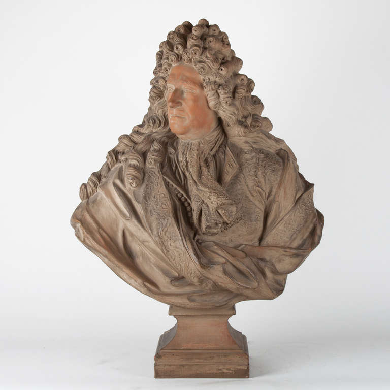 Terra cotta bust depicting Louis XIV, 19th century<br />
Good condition and quality.<br />
French.