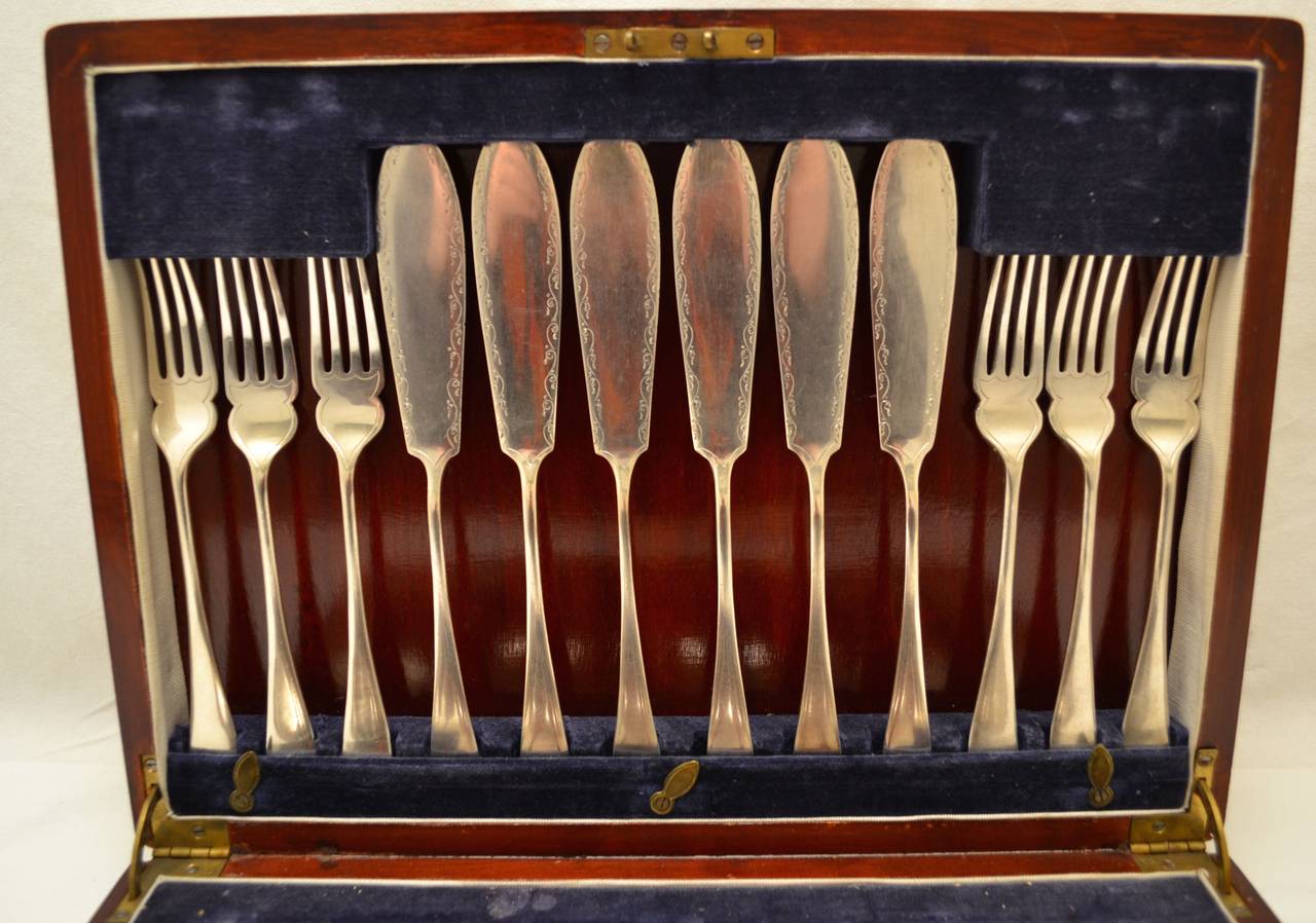 19th Century English Silver Plated Set of Twelve Place Fish Knives and Forks For Sale